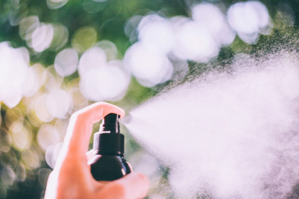 Spraying mist