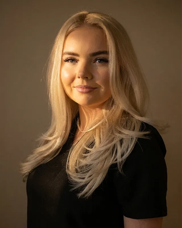 Dr. Mia Hansen