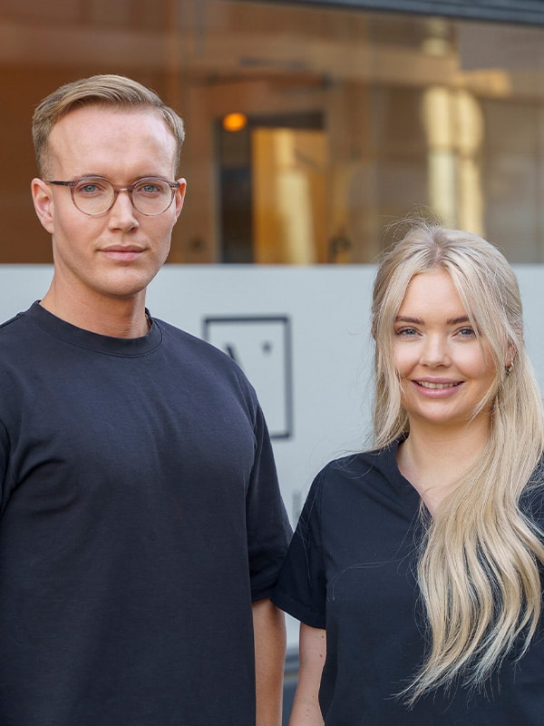 Stian Schille Olsen og Sara Aasen Pedersen fra Velbehag Klinikk i Finansavisen